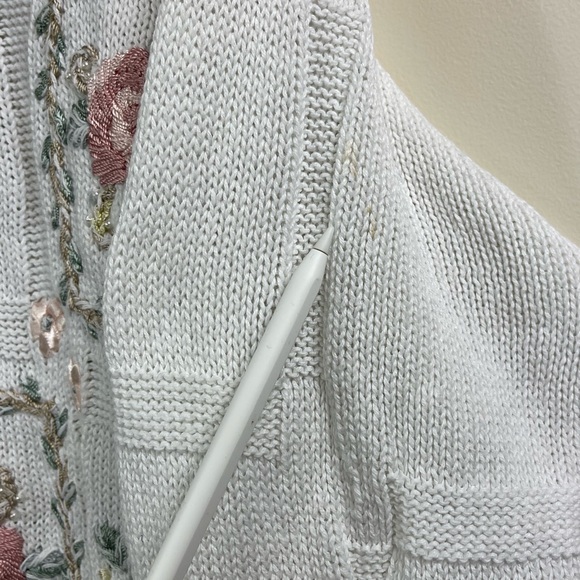 🌸 VTG 🌸Sarah Morgan White Pink Floral Embroidered Beaded Knit Sweater - S - Picture 10 of 10